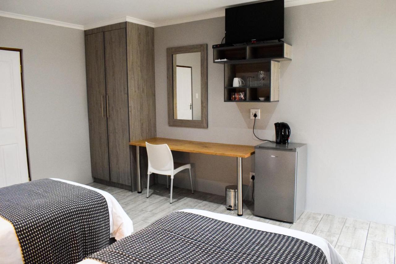 Azaria Guesthouse 수웰런댐 외부 사진