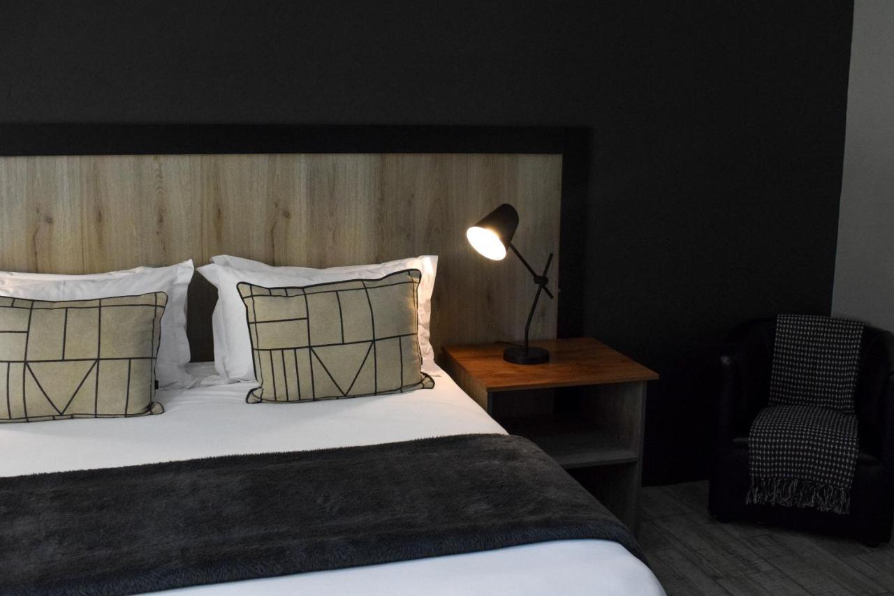 Azaria Guesthouse 수웰런댐 외부 사진