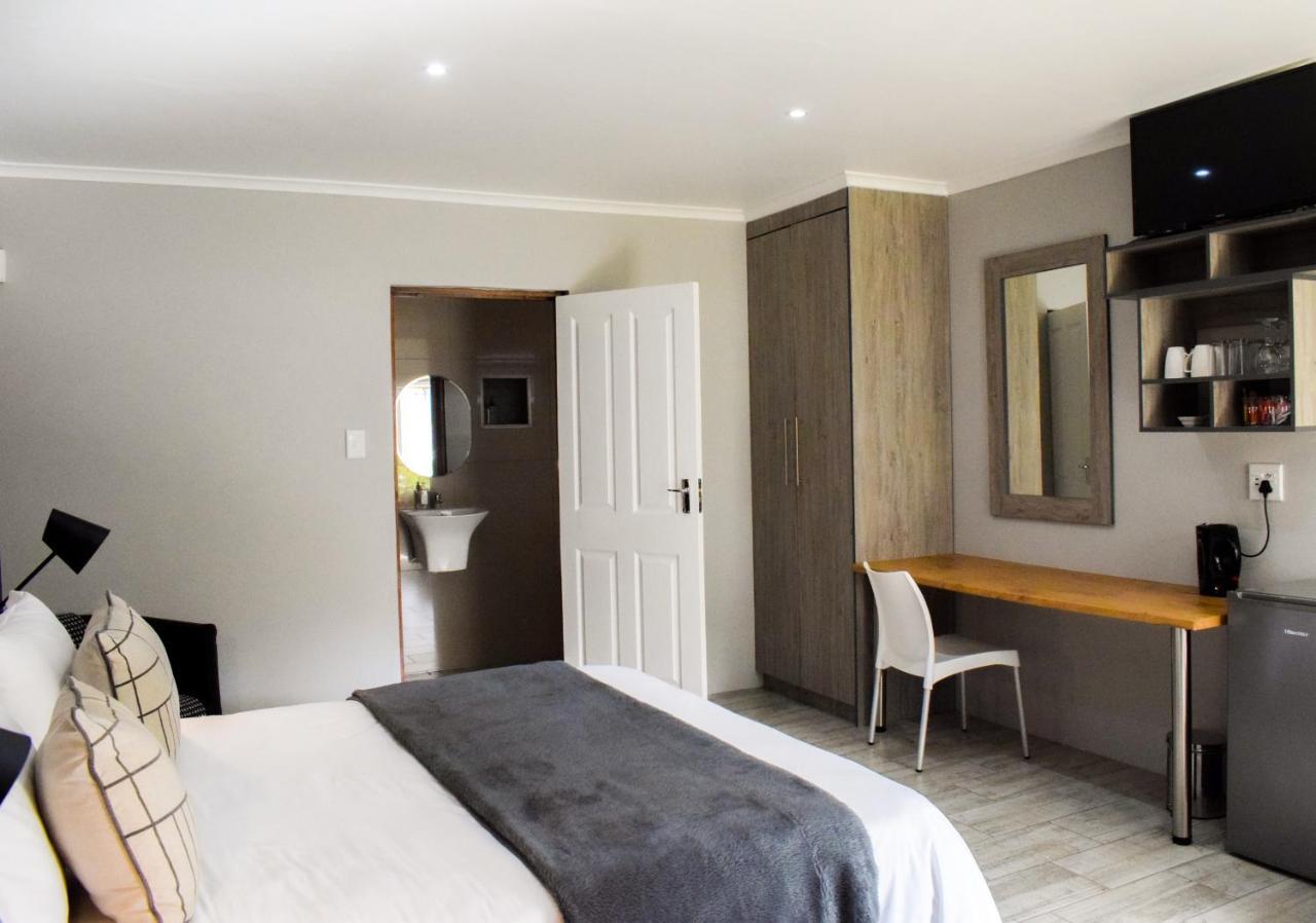 Azaria Guesthouse 수웰런댐 외부 사진