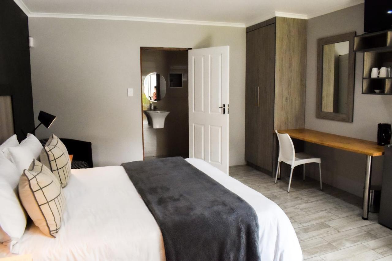 Azaria Guesthouse 수웰런댐 외부 사진