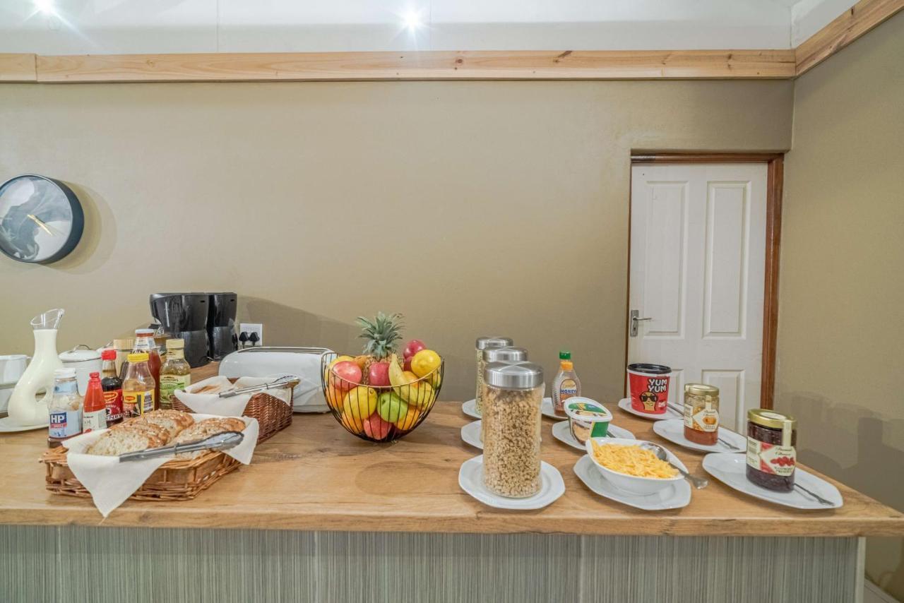 Azaria Guesthouse 수웰런댐 외부 사진