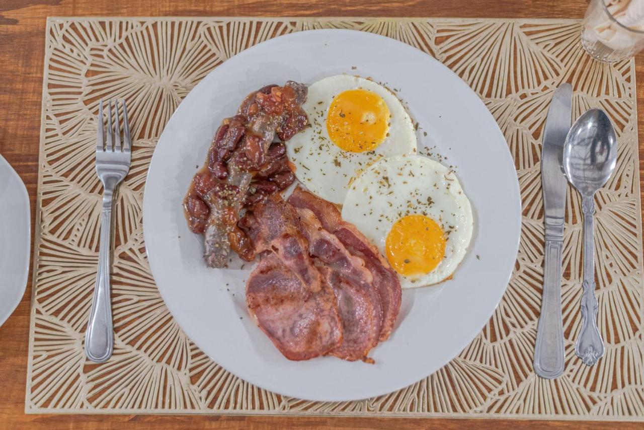 Azaria Guesthouse 수웰런댐 외부 사진