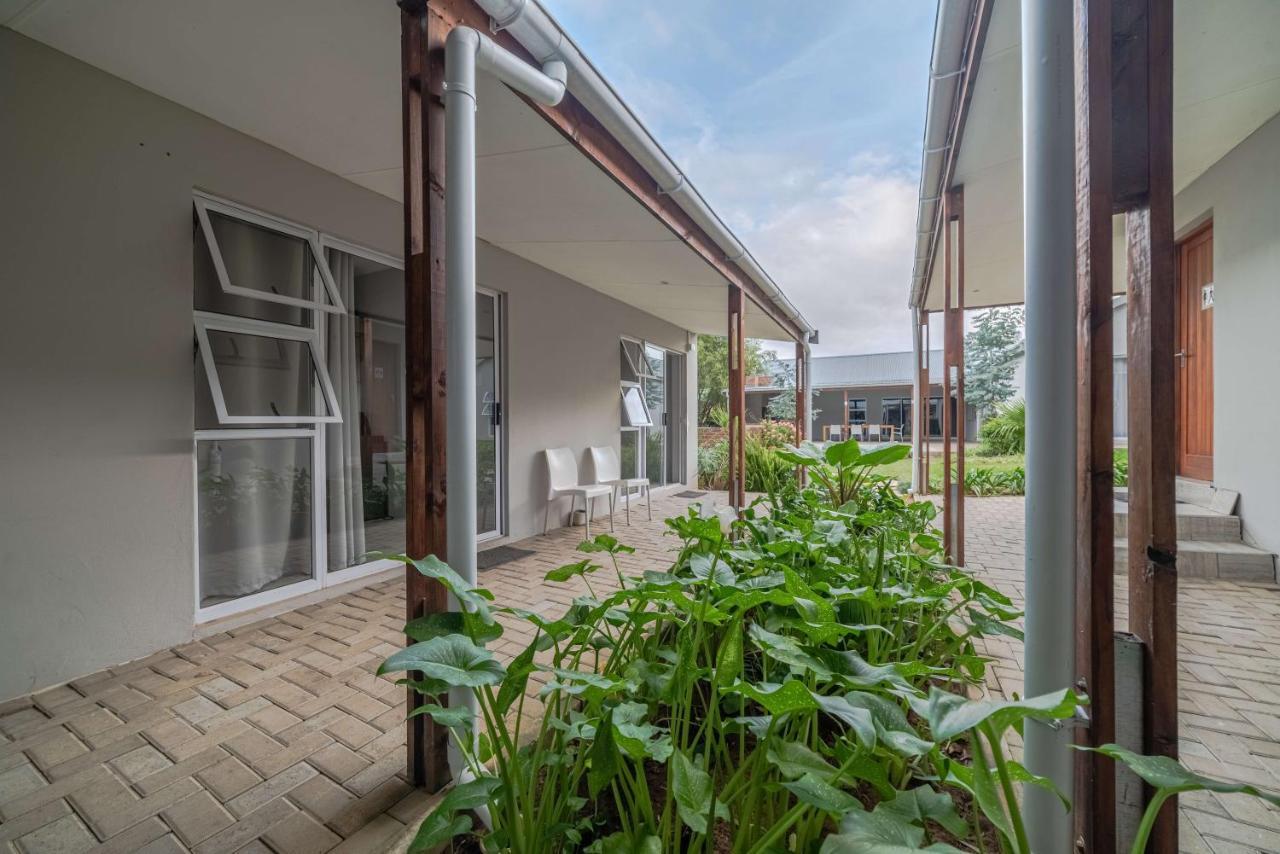 Azaria Guesthouse 수웰런댐 외부 사진