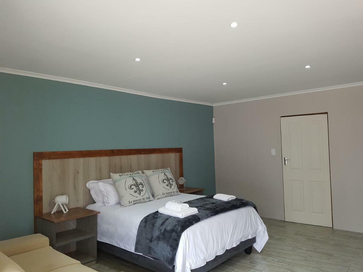 Azaria Guesthouse 수웰런댐 외부 사진